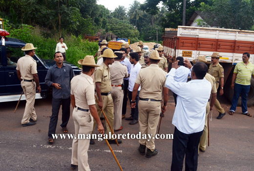 Protesting CFI students lathi-charged 1